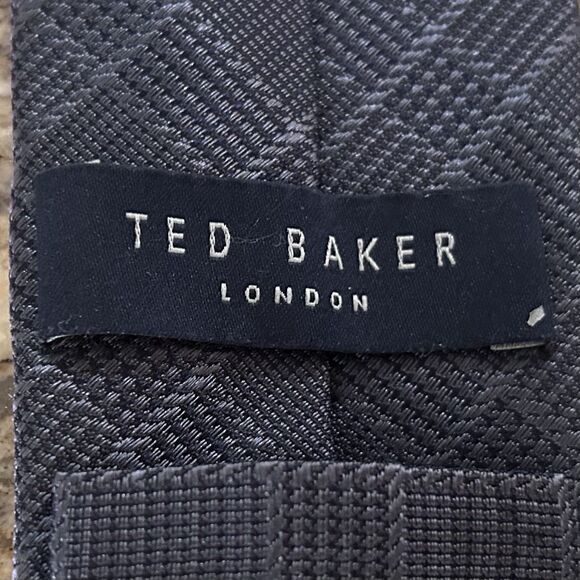 Ted Baker London 100% Silk Necktie Tie Gray Plaid 58 1/2 x 3 Giraffes - Picture 3 of 4